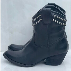 Very Volatile Los Angeles Womens Studded Leather Ankle Boots Black Sz 6